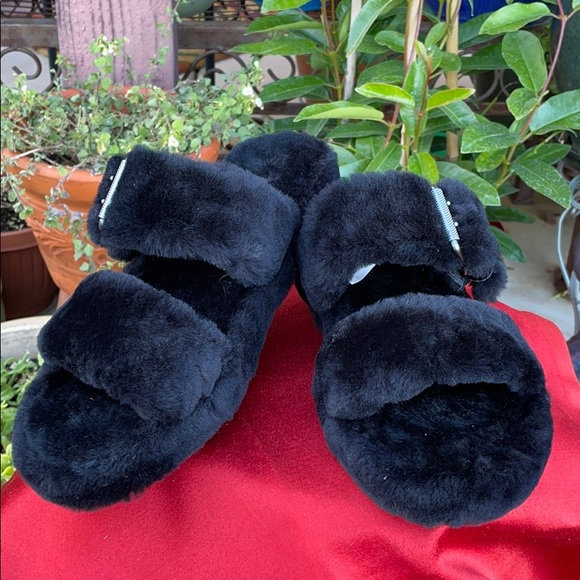 New UGG Brand Black Fuzz Yeah Slides Sz 8 - Picture 13 of 16